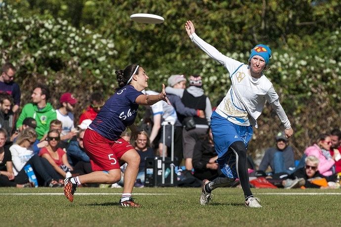 Switzerland's FABulous gets by Bologna's Shout in the women's European Championship final. Photo: Ingeborg Kuijlaars.