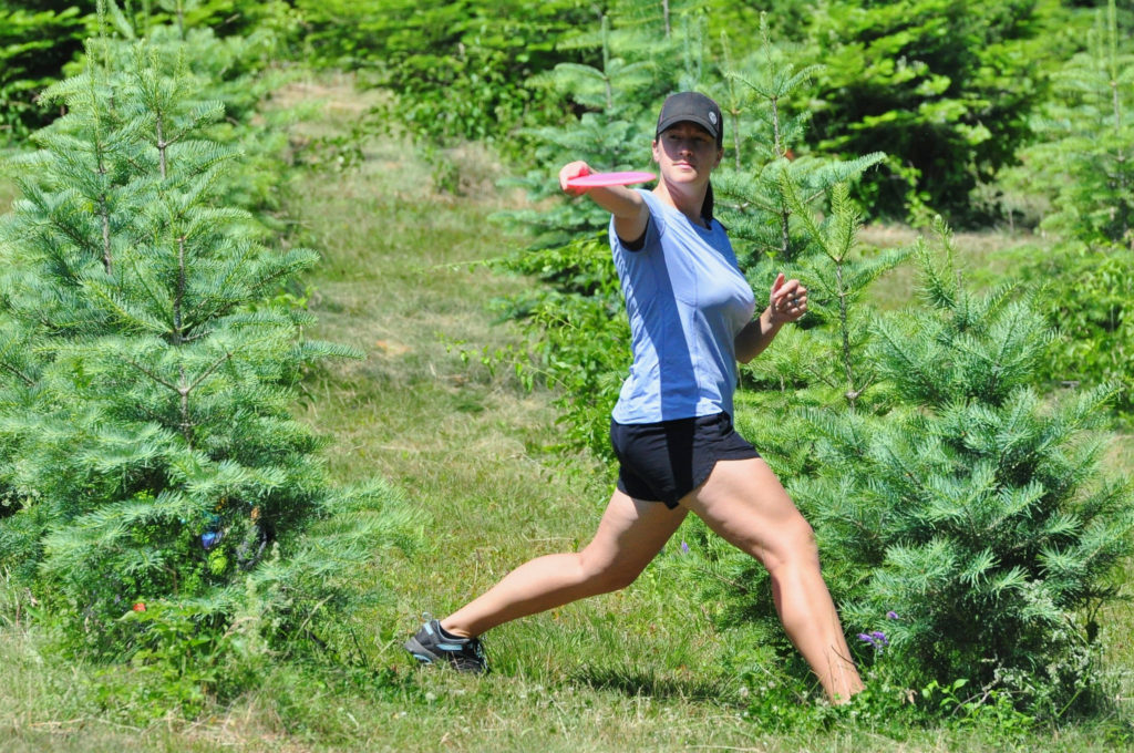 Valarie Jenkins lines up a shot at the 2016 Vibram Open. Photo: PDGA